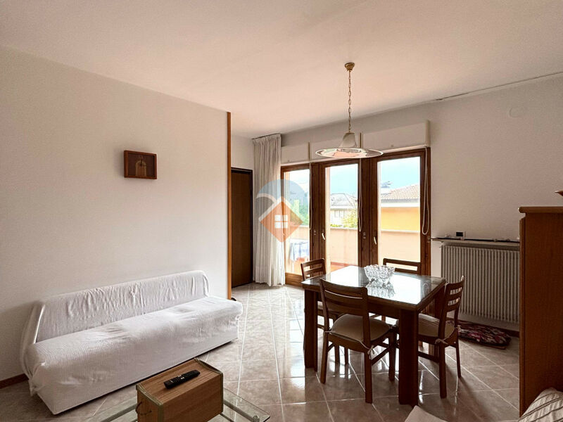 Isera - Trilocale con Terrazza, cantina e garage!