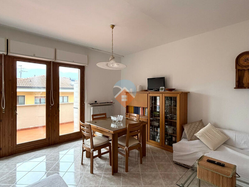 Isera - Trilocale con Terrazza, cantina e garage!