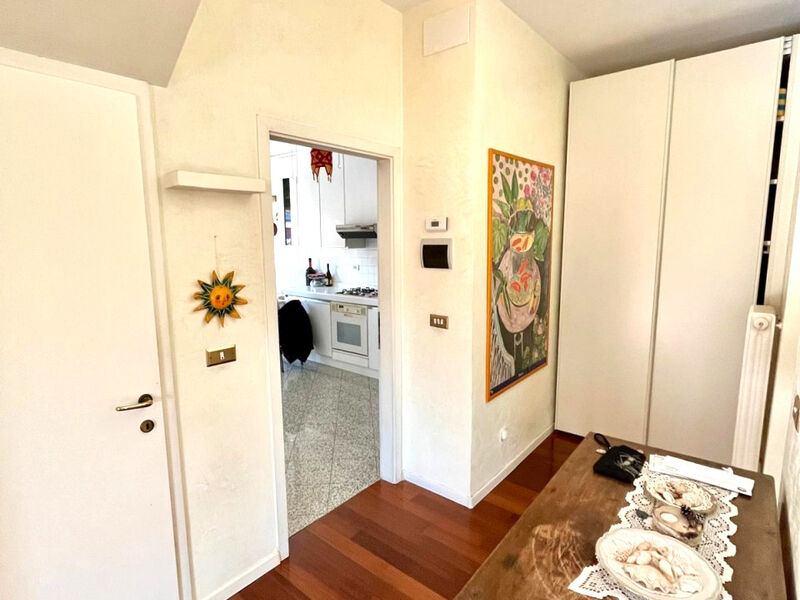 VENDESI appartamento su 2 LIVELLI a MORI!