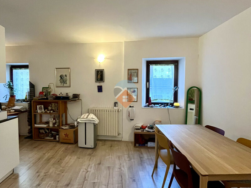 Rovereto - ampio due camere con due balconi e cantina