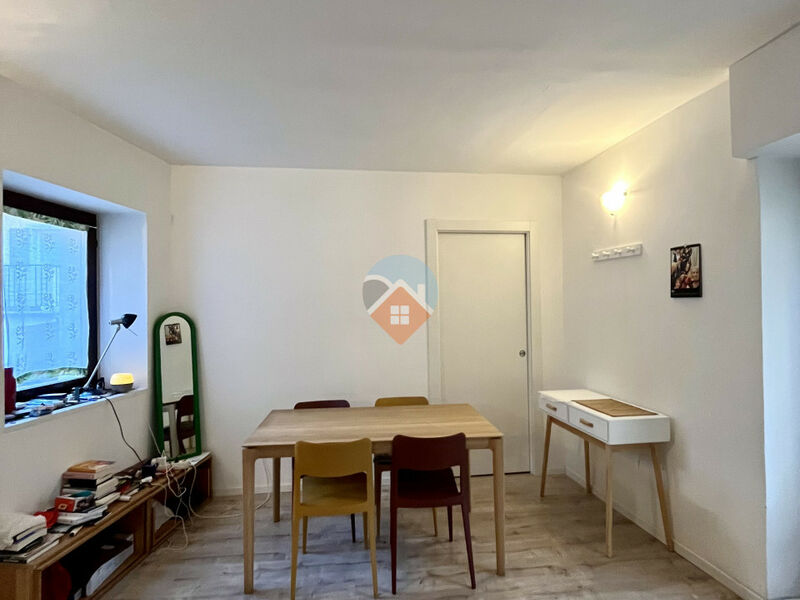 Rovereto - ampio due camere con due balconi e cantina