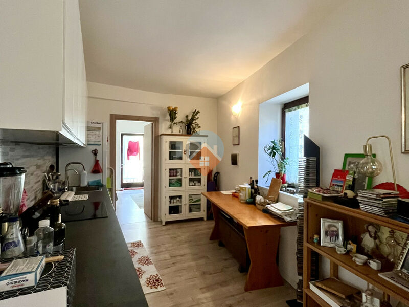 Rovereto - ampio due camere con due balconi e cantina