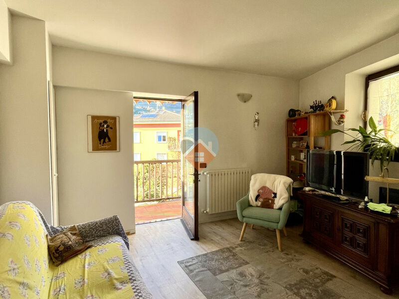 Rovereto - ampio due camere con due balconi e cantina