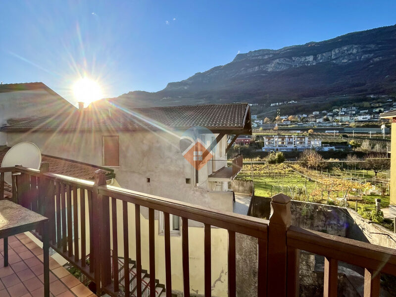 Rovereto - ampio due camere con due balconi e cantina