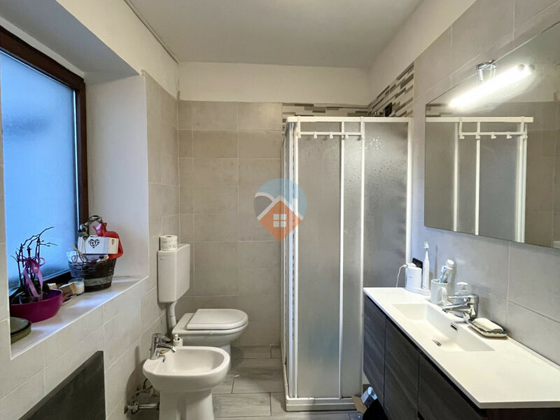 Rovereto - ampio due camere con due balconi e cantina