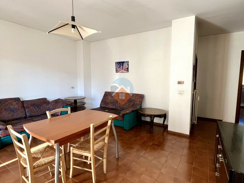 Rovereto - ampio tre camere con due bagni, cantina e garage