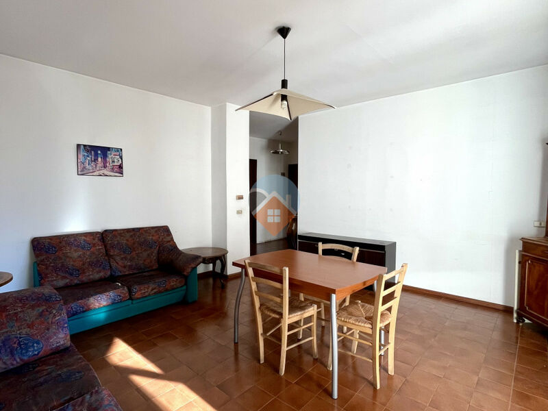 Rovereto - ampio tre camere con due bagni, cantina e garage