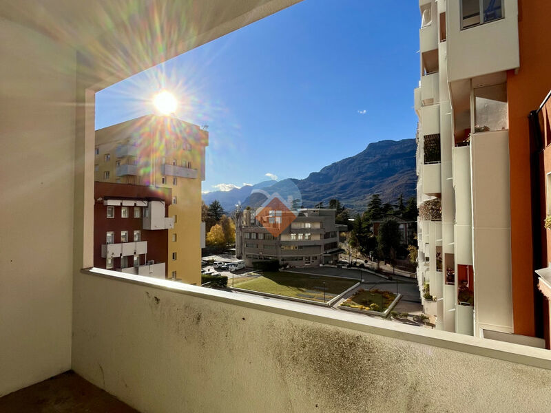 Rovereto - ampio tre camere con due bagni, cantina e garage