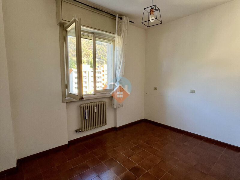 Rovereto - ampio tre camere con due bagni, cantina e garage