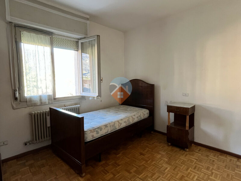 Rovereto - ampio tre camere con due bagni, cantina e garage