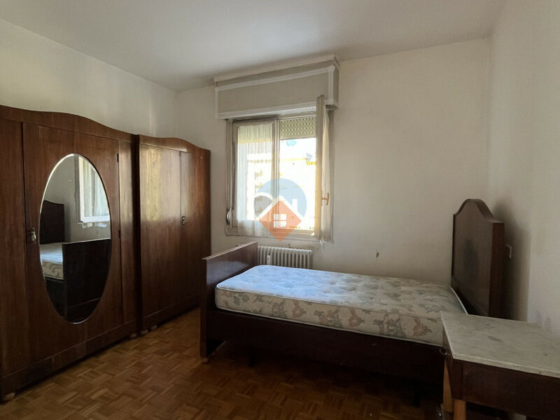 Rovereto - ampio tre camere con due bagni, cantina e garage