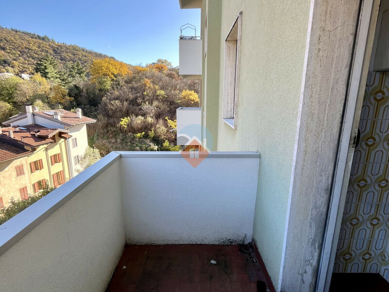 Rovereto - ampio tre camere con due bagni, cantina e garage