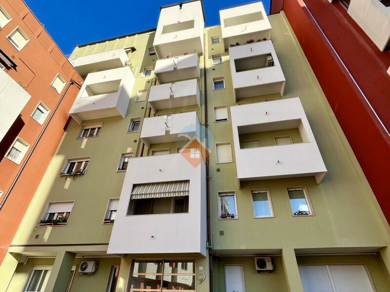 Rovereto - ampio tre camere con due bagni, cantina e garage