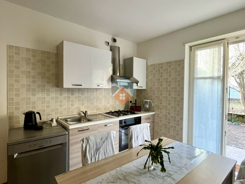 Mori - bilocale ammobiliato con giardino e garage