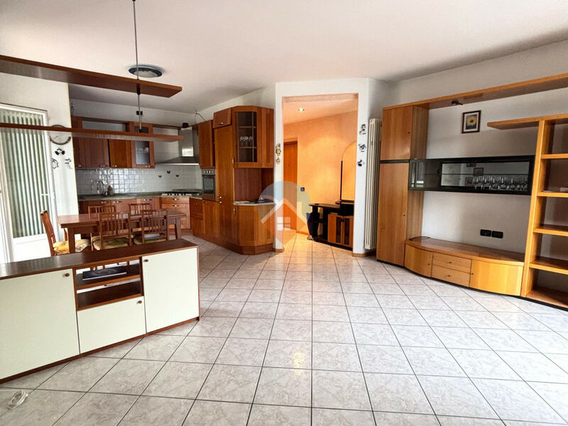 Rovereto - Sacco - AMPIO quadrilocale SOLEGGIATO!