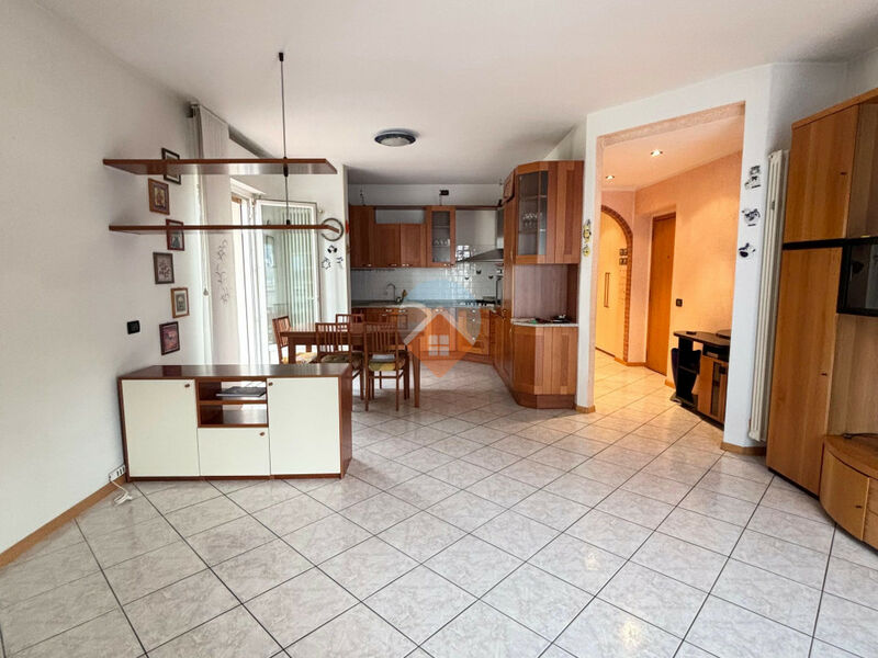 Rovereto - Sacco - AMPIO quadrilocale SOLEGGIATO!