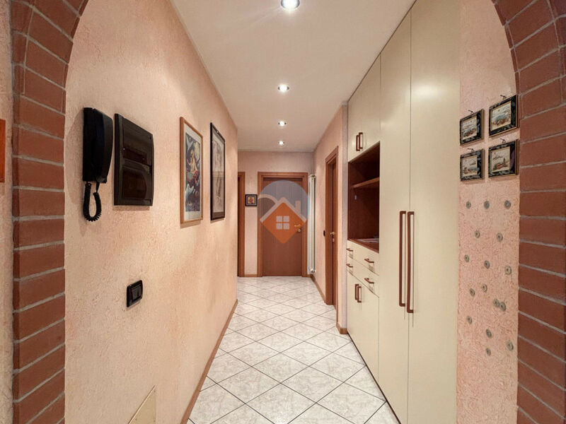 Rovereto - Sacco - AMPIO quadrilocale SOLEGGIATO!