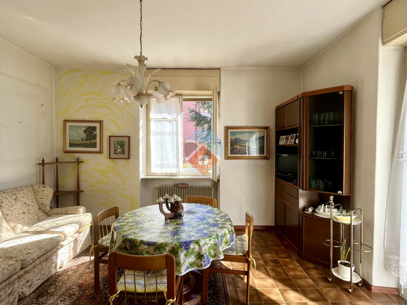 Ala - Appartamento Trilocale da Ristrutturare in Centro ad Ala