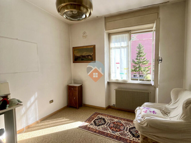 Ala - Appartamento Trilocale da Ristrutturare in Centro ad Ala