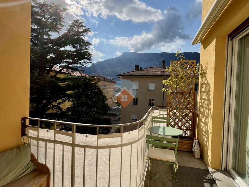 Rovereto - 3 camere ristrutturato con terrazza, cantina e due posti auto