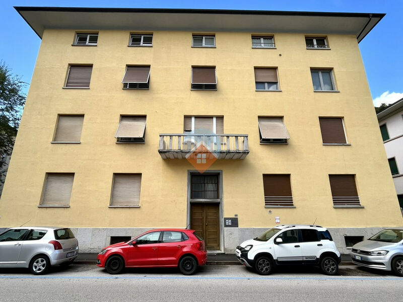 Rovereto - 3 camere ristrutturato con terrazza, cantina e due posti auto