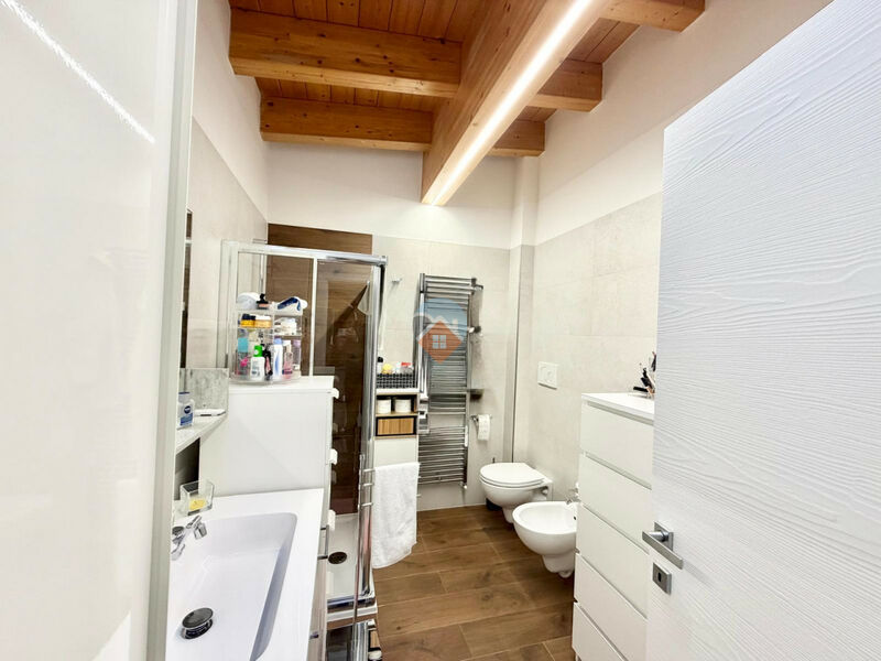 Predaia - Quadrilocale SEMINUOVO con box doppio, stube ecc...