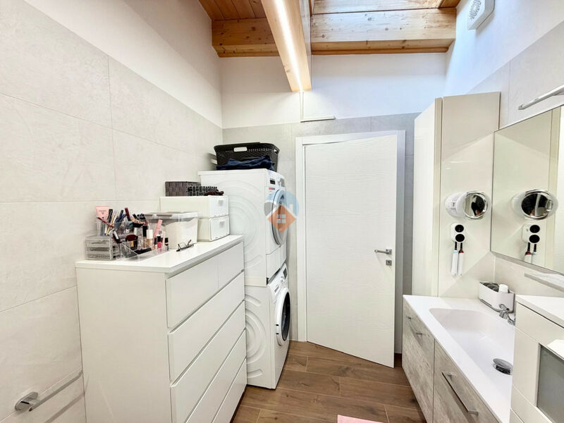 Predaia - Quadrilocale SEMINUOVO con box doppio, stube ecc...