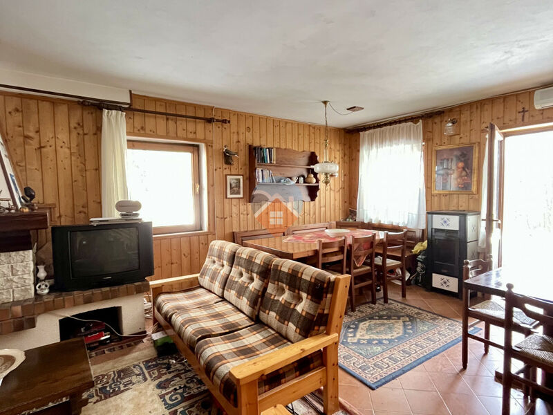 Brentonico - porzione di casa bifamiliare san valentino