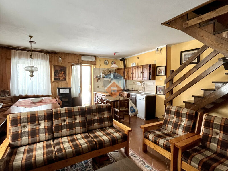 Brentonico - porzione di casa bifamiliare san valentino