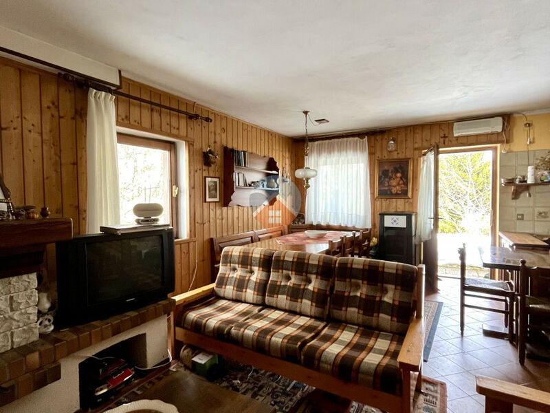 Brentonico - porzione di casa bifamiliare san valentino