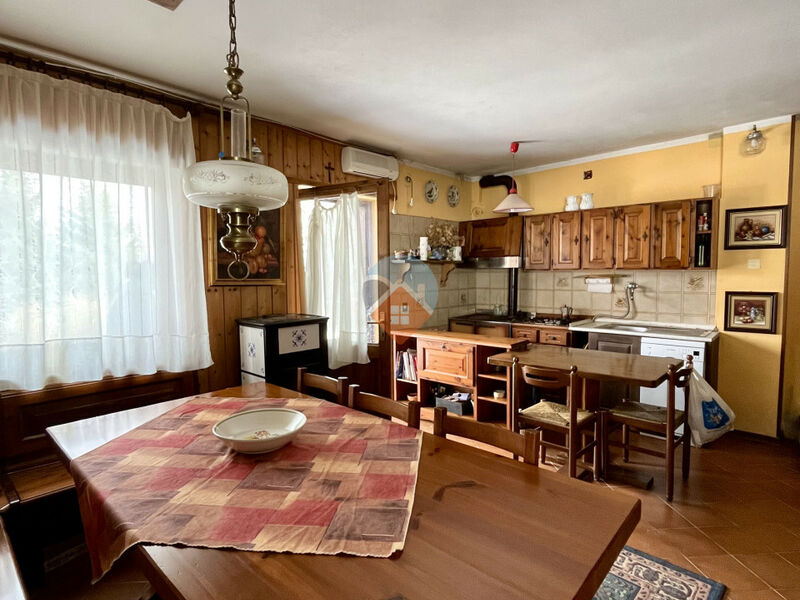 Brentonico - porzione di casa bifamiliare san valentino