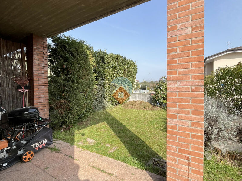 Castelnuovo del Garda - Bilocale con ampio giardino e cantina