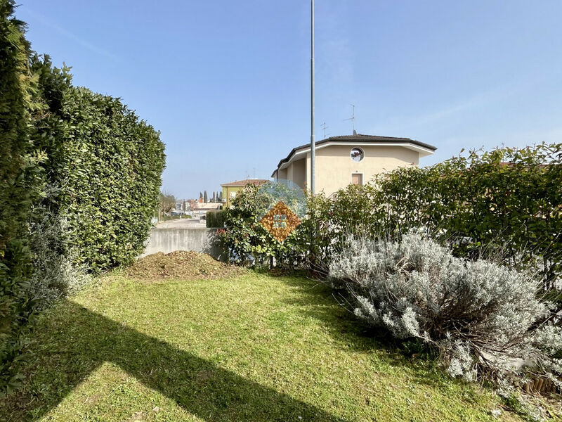 Castelnuovo del Garda - Bilocale con ampio giardino e cantina