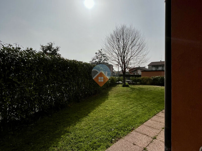 Castelnuovo del Garda - Bilocale con ampio giardino e cantina