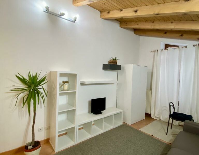 Volano - Monolocale Locato in Vendita a Volano - Ottima Opportunità di Investimento