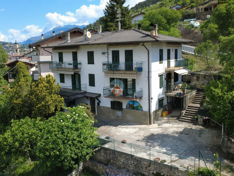 Rovereto - ampio appartamento con pertinenze e due terrazze