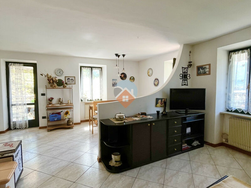 Rovereto - ampio appartamento con pertinenze e due terrazze