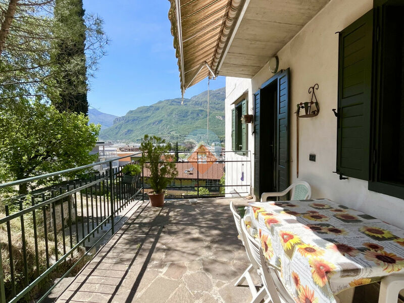Rovereto - ampio appartamento con pertinenze e due terrazze