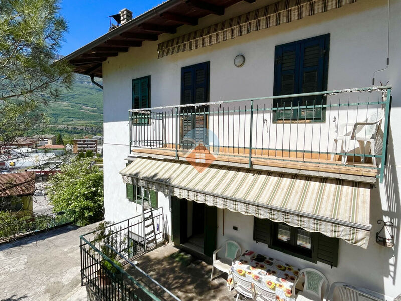 Rovereto - ampio appartamento con pertinenze e due terrazze