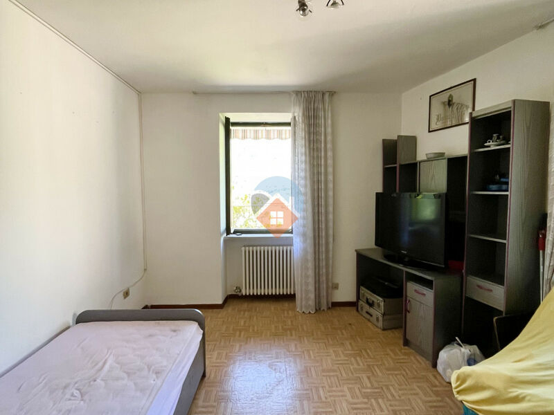 Rovereto - ampio appartamento con pertinenze e due terrazze