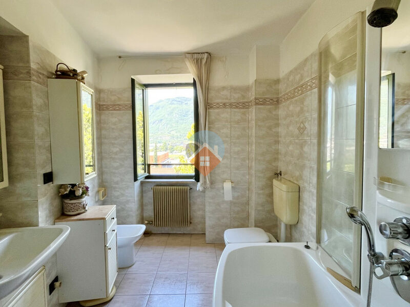 Rovereto - ampio appartamento con pertinenze e due terrazze