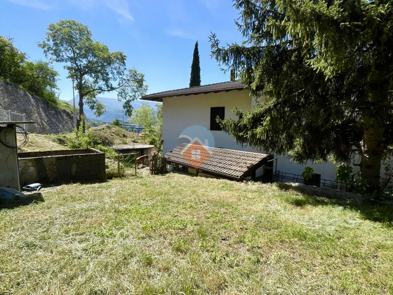 Rovereto - ampio appartamento con pertinenze e due terrazze
