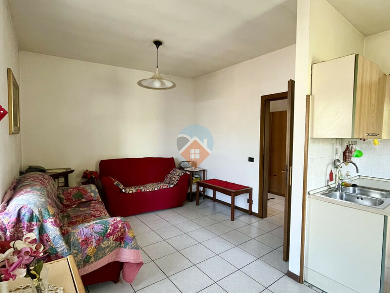 Rovereto - ampio 3 camere con poggioli e cantina