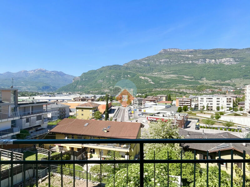 Rovereto - ampio 3 camere con poggioli e cantina