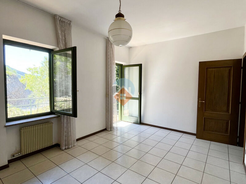 Rovereto - ampio 3 camere con poggioli e cantina