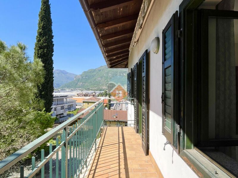 Rovereto - ampio 3 camere con poggioli e cantina
