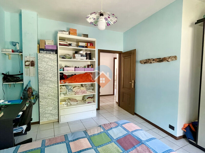 Rovereto - ampio 3 camere con poggioli e cantina