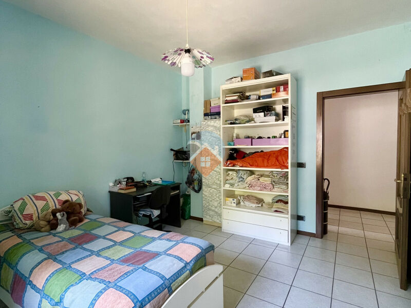 Rovereto - ampio 3 camere con poggioli e cantina