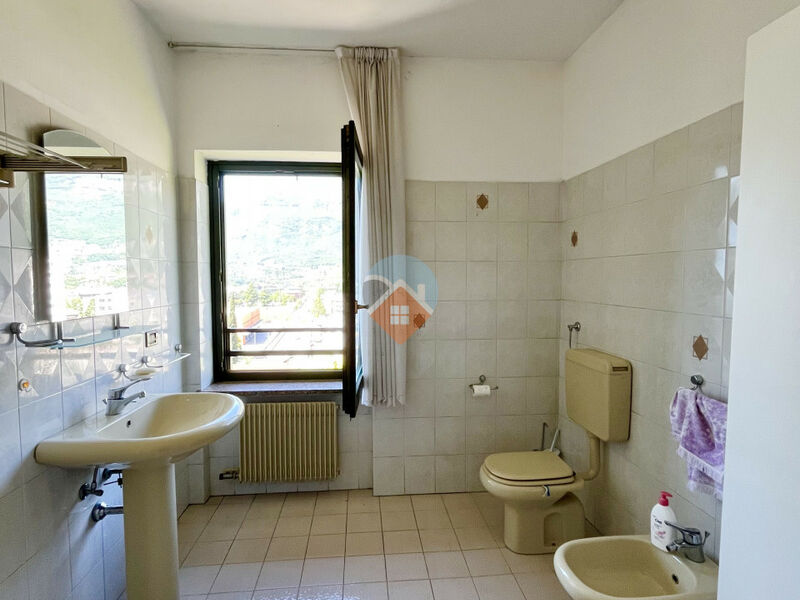 Rovereto - ampio 3 camere con poggioli e cantina