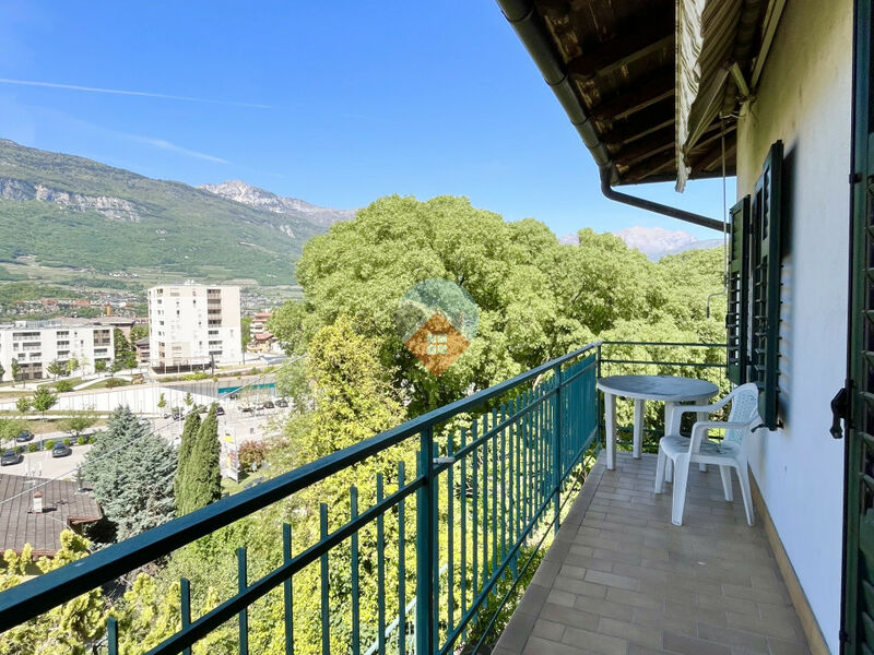 Rovereto - ampio 3 camere con poggioli e cantina